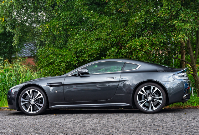 Aston Martin V12 Vantage