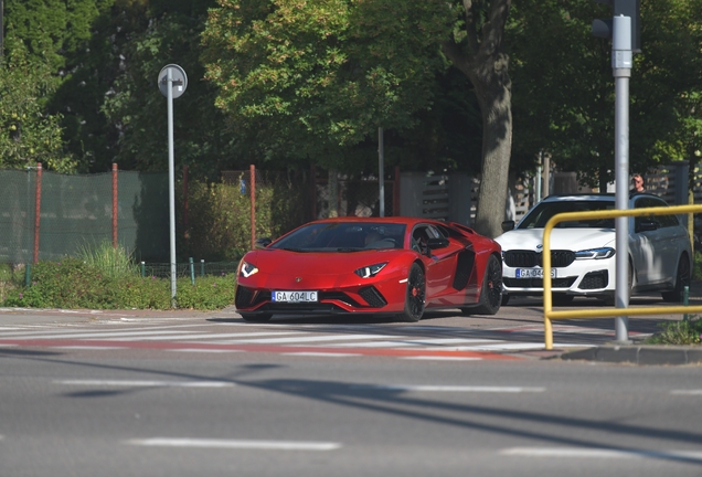 Lamborghini Aventador S LP740-4