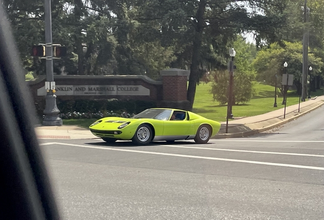 Lamborghini Miura P400