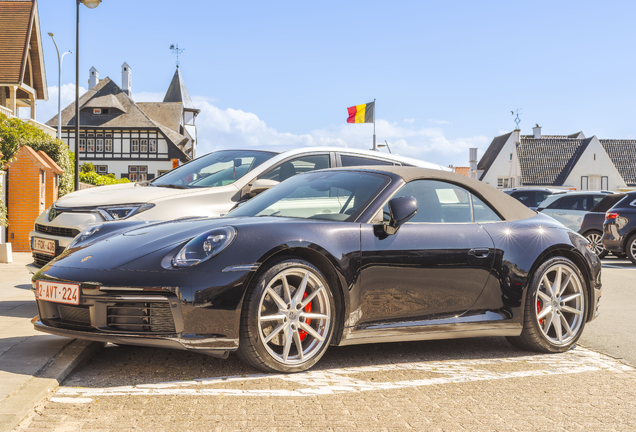 Porsche 992 Carrera 4S Cabriolet