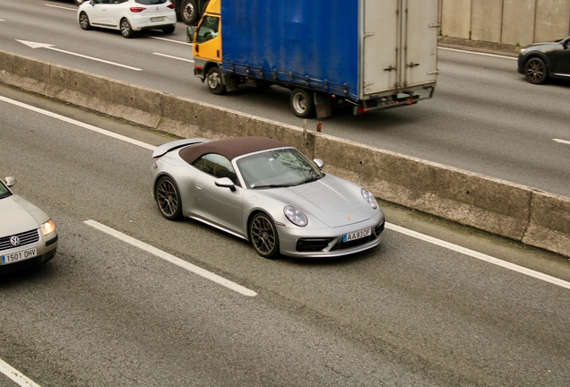 Porsche 992 Carrera 4S Cabriolet