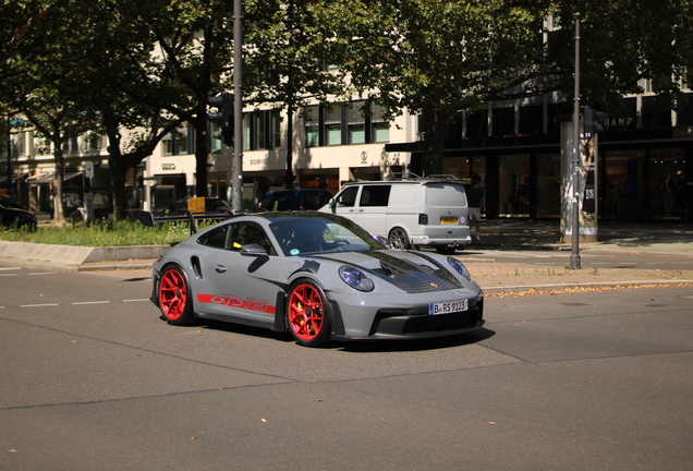 Porsche 992 GT3 RS Weissach Package