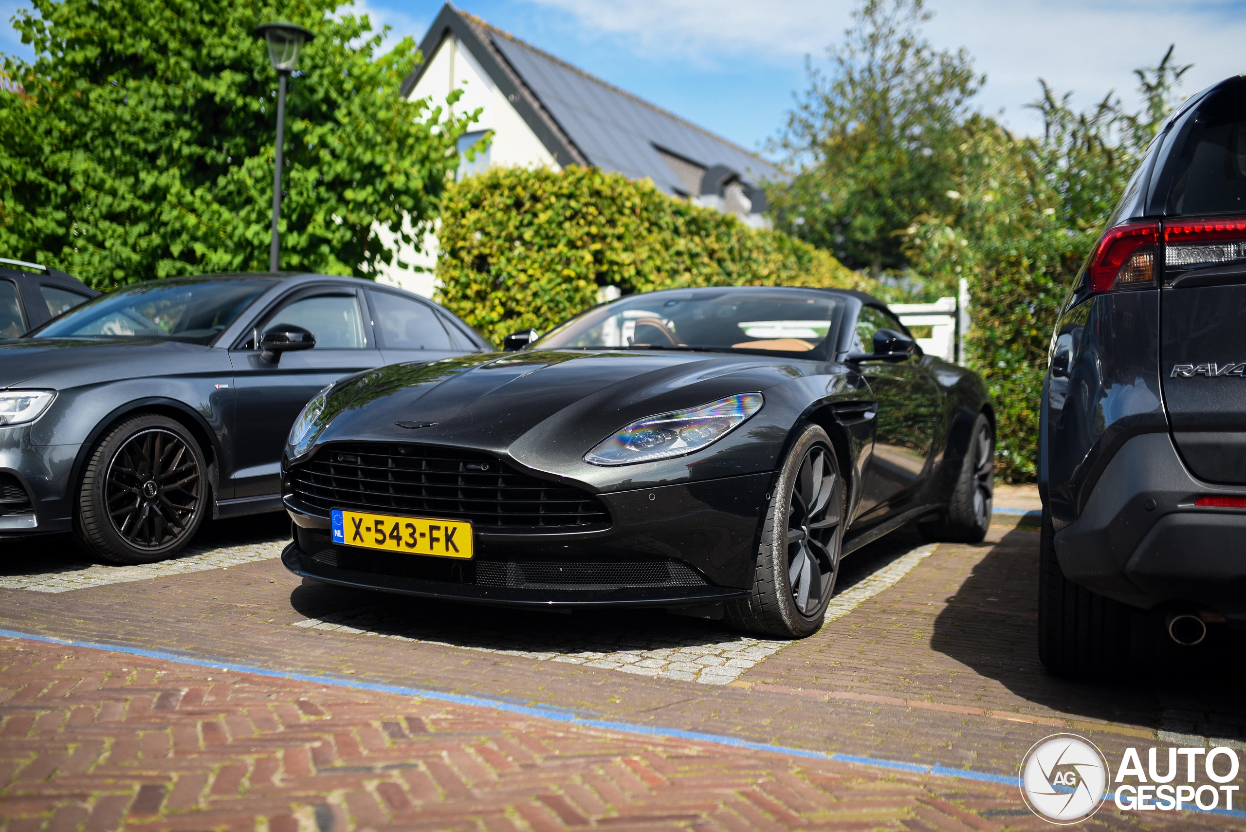 Aston Martin DB11 V8 Volante