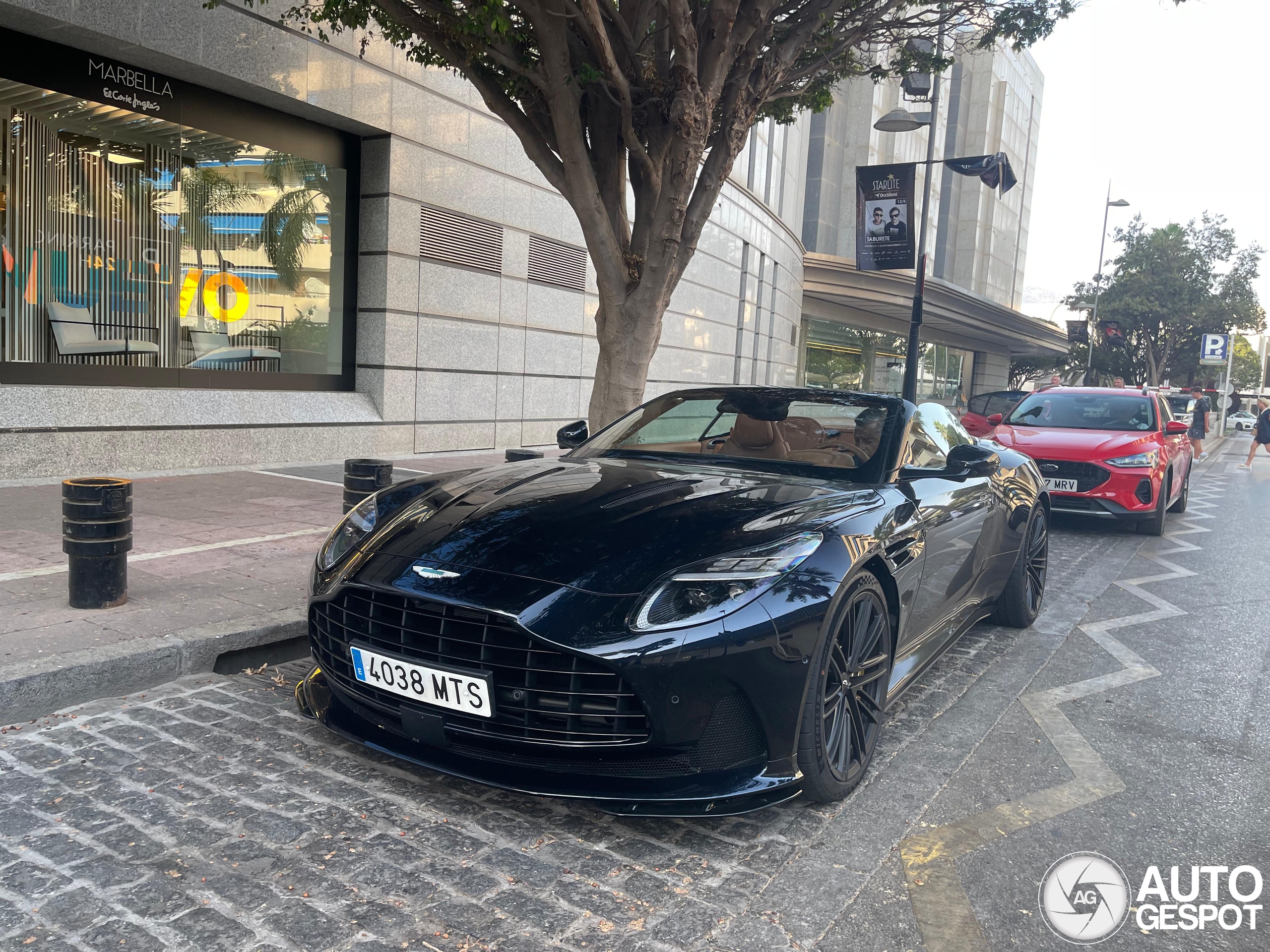 Aston Martin DB12 Volante