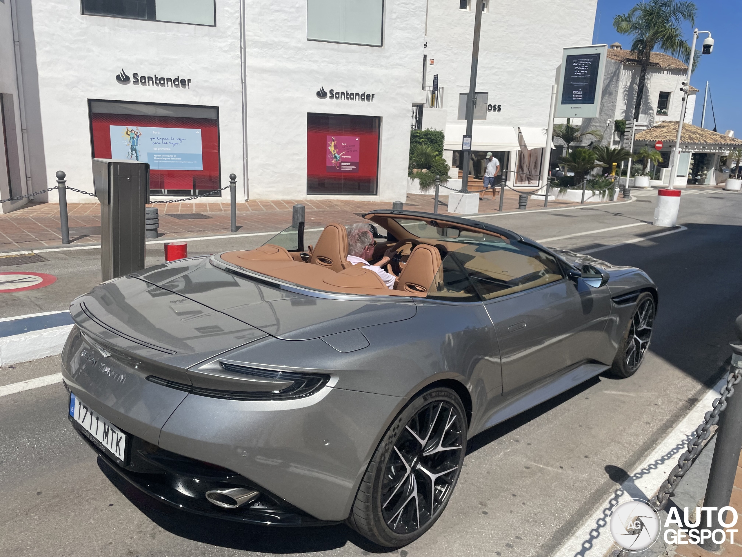 Aston Martin DB12 Volante