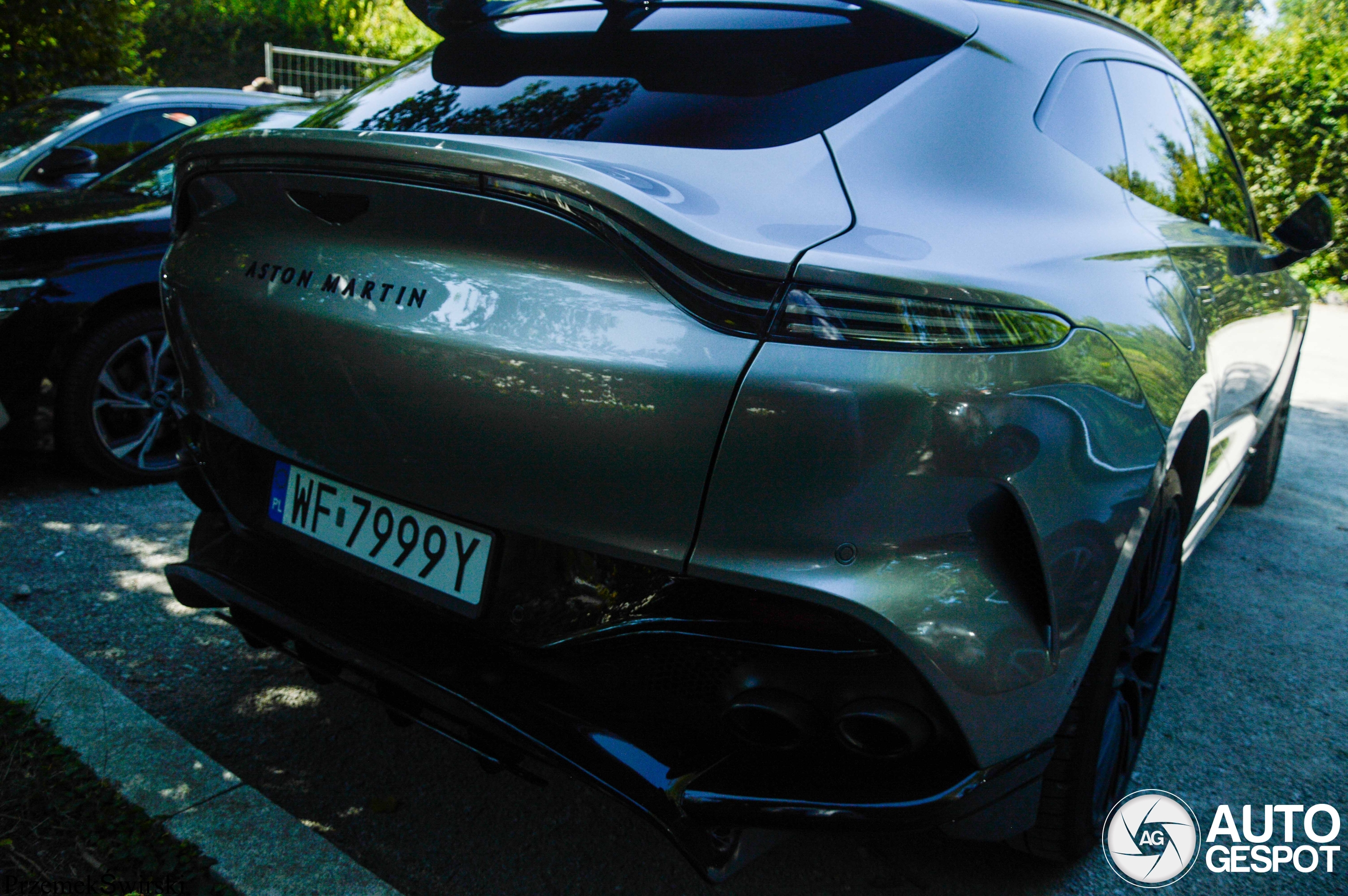 Aston Martin DBX707