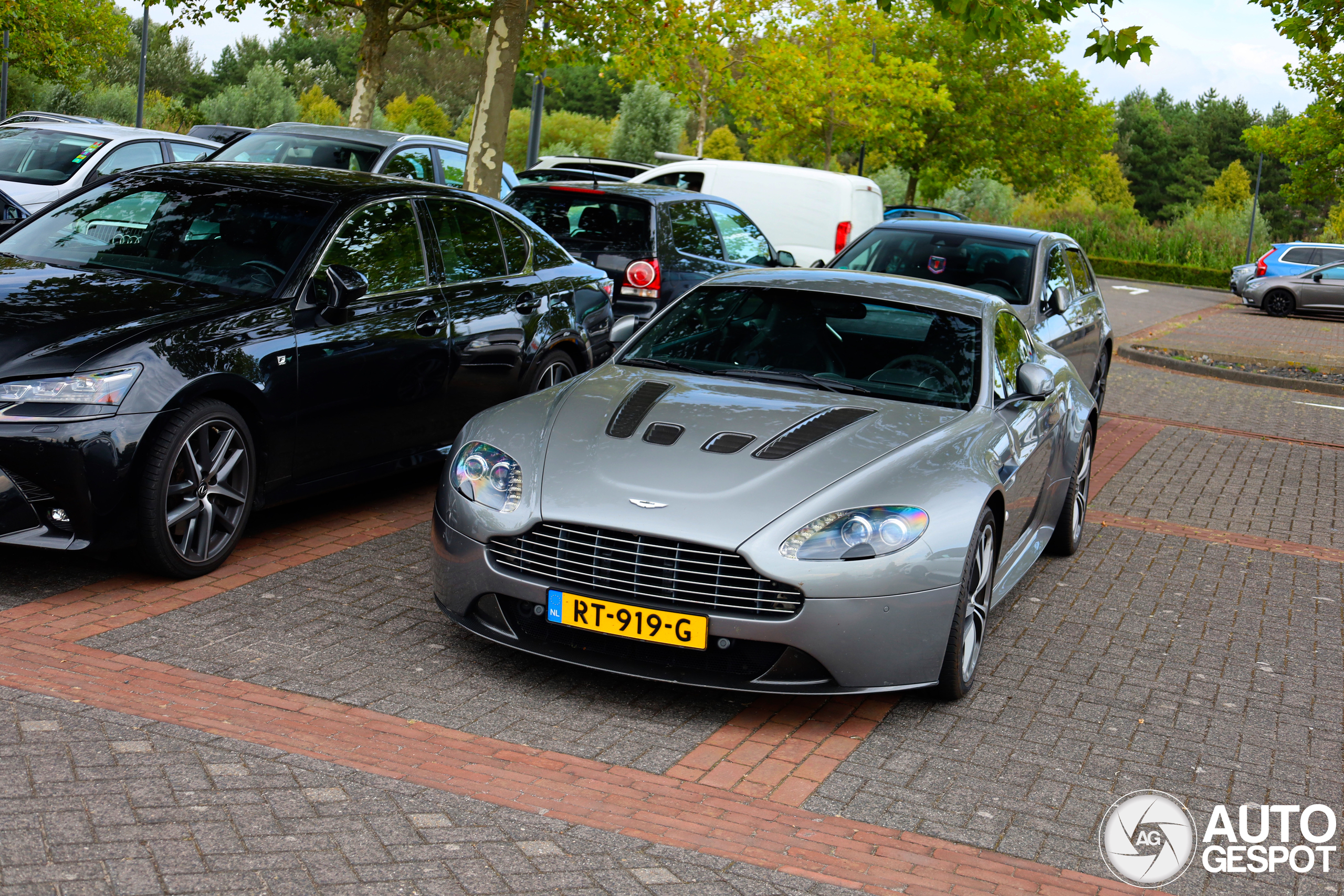 Aston Martin V12 Vantage