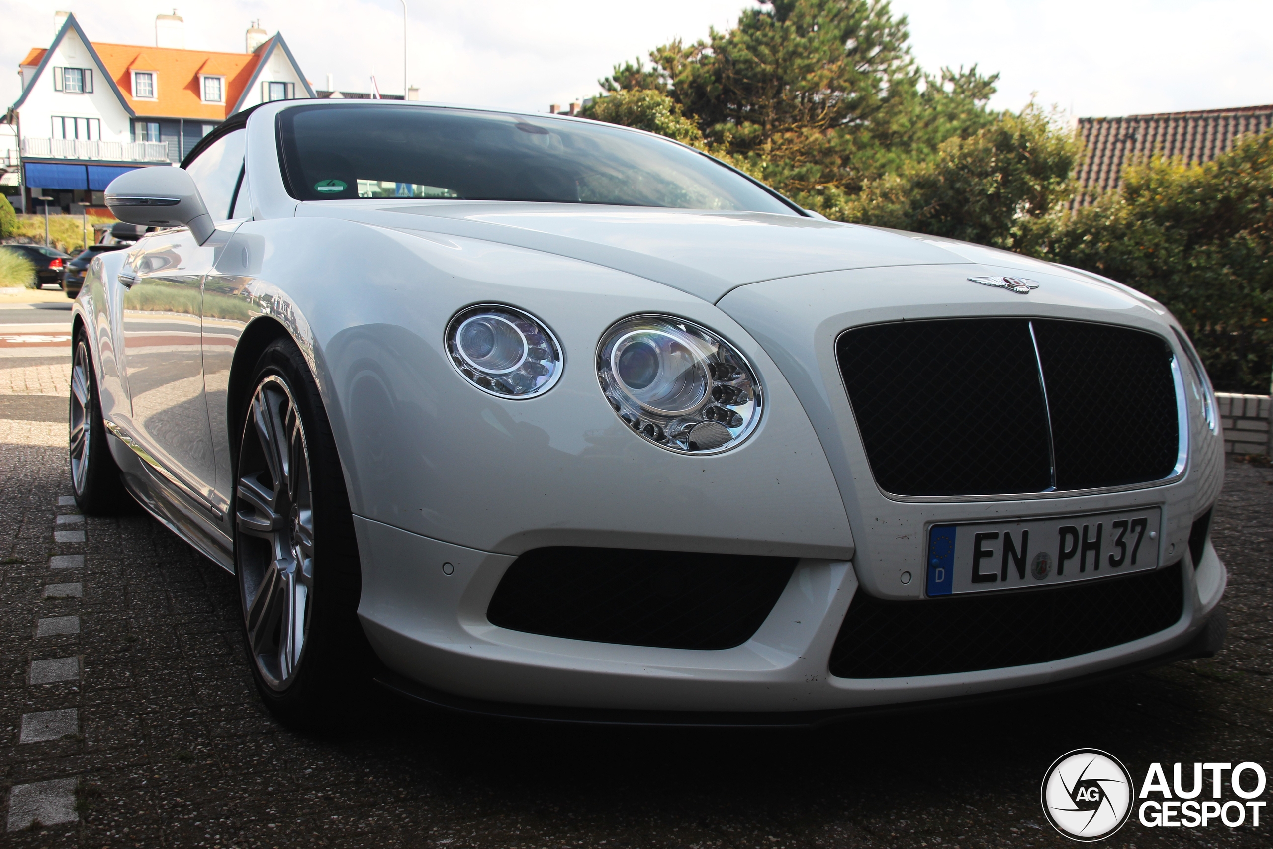 Bentley Continental GTC V8