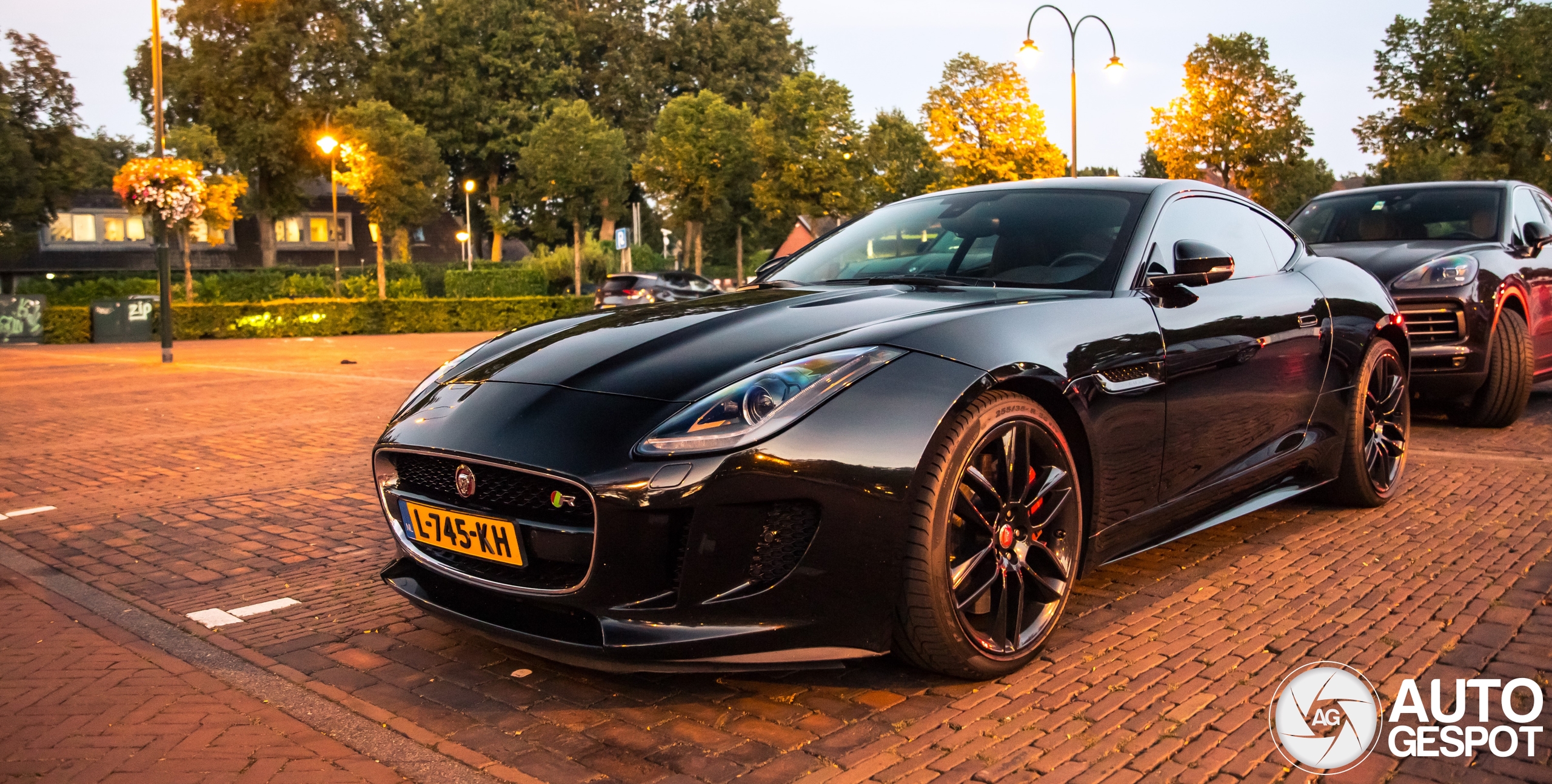 Jaguar F-TYPE R Coupé