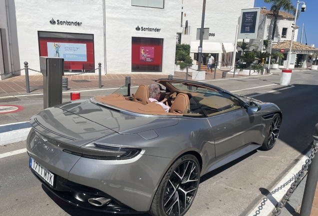 Aston Martin DB12 Volante