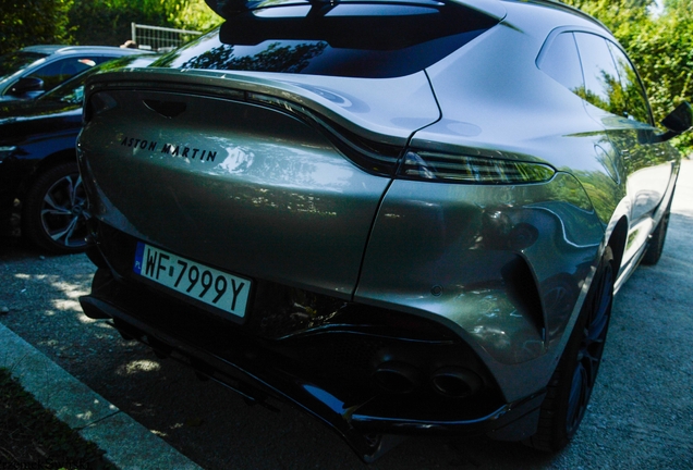 Aston Martin DBX707