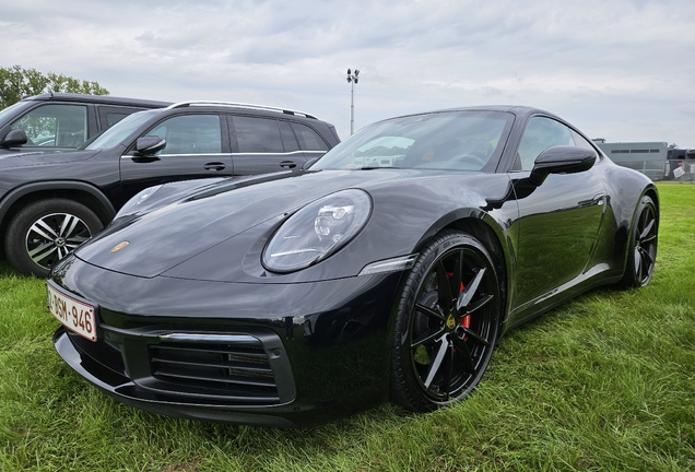 Porsche 992 Carrera 4S