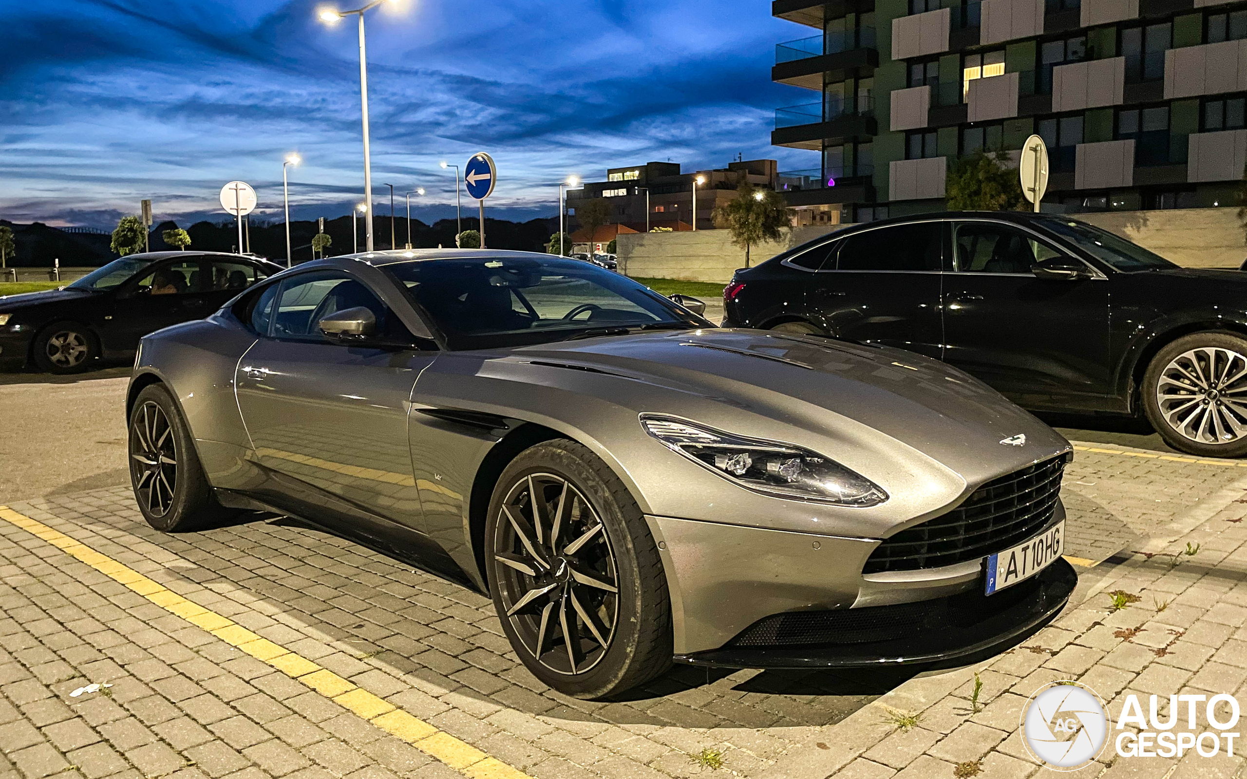 Aston Martin DB11