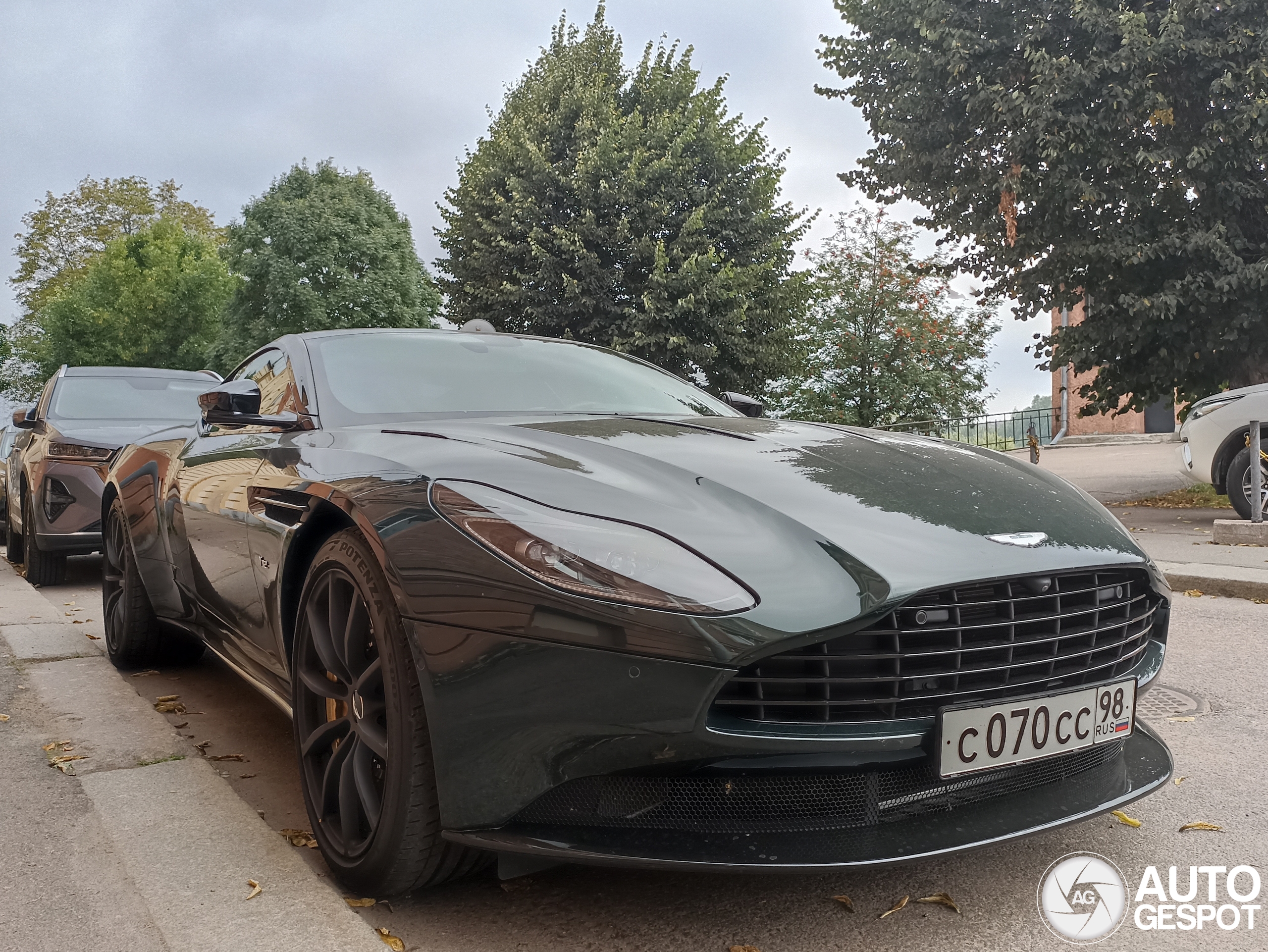 Aston Martin DB11 AMR