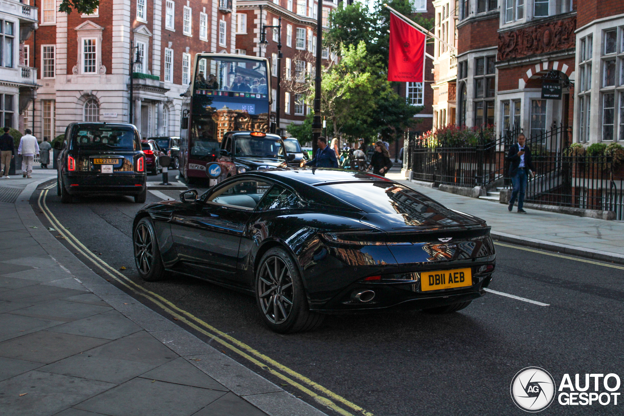 Aston Martin DB11