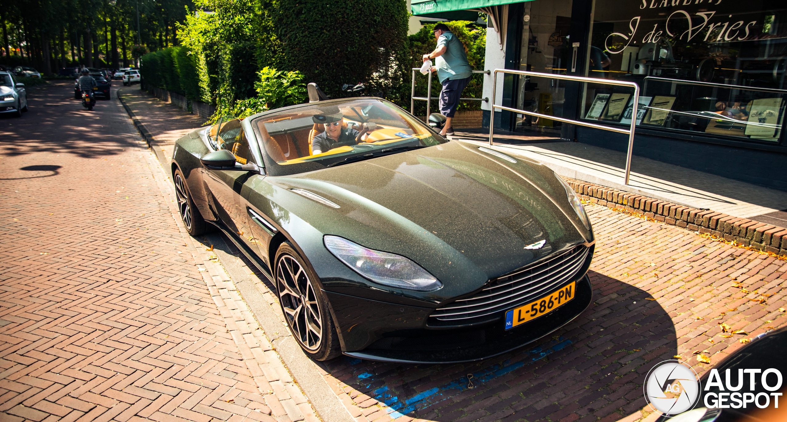 Aston Martin DB11 V8 Volante