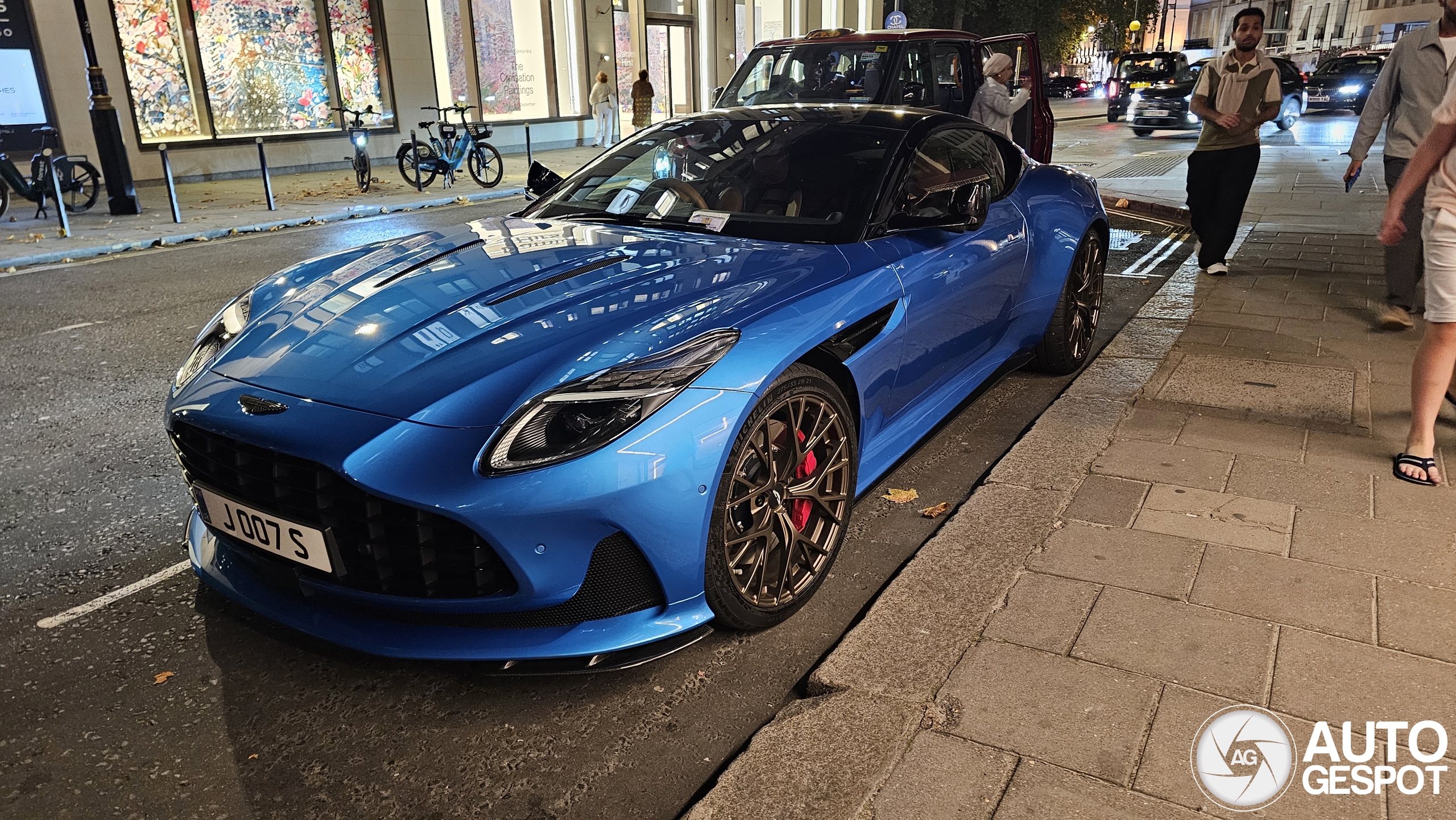 Aston Martin DB12