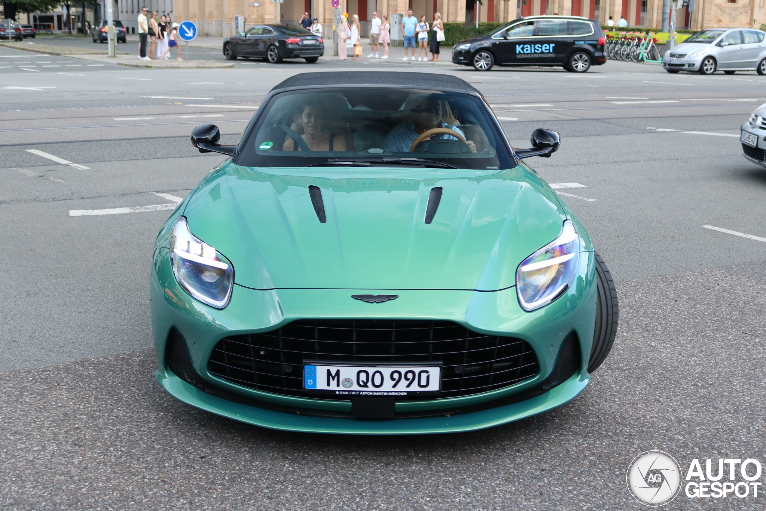 Aston Martin DB12 Volante