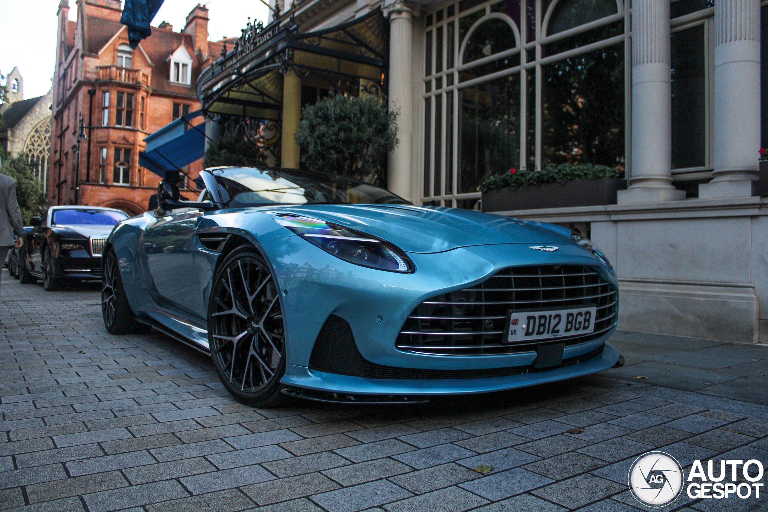 Aston Martin DB12 Volante