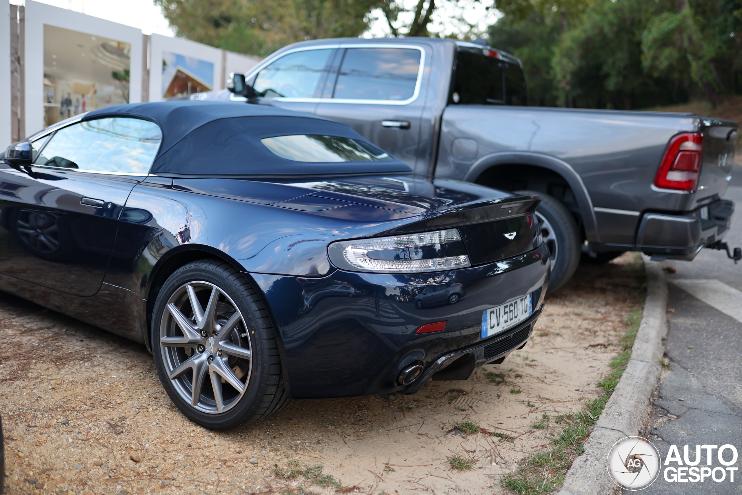 Aston Martin V8 Vantage Roadster 2012