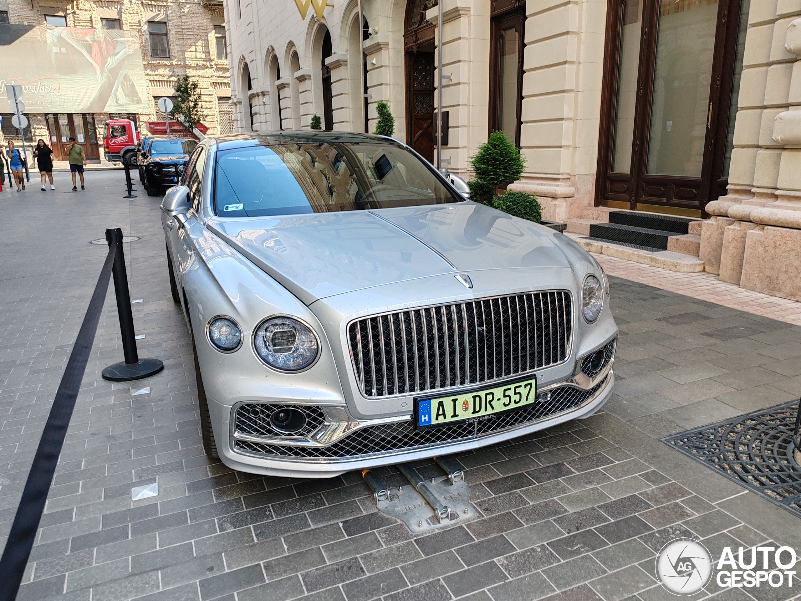 Bentley Flying Spur Hybrid