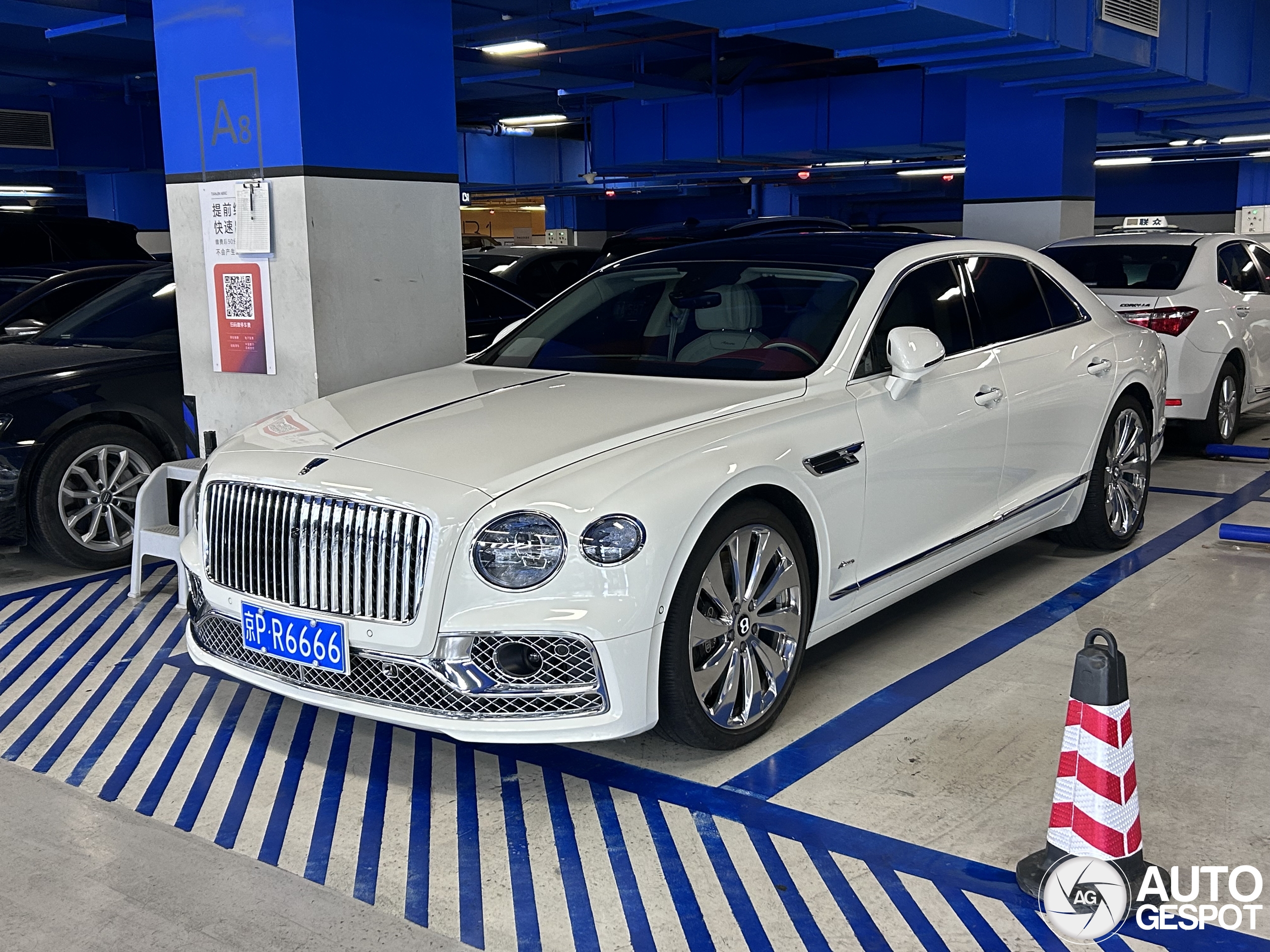 Bentley Flying Spur V8 Azure