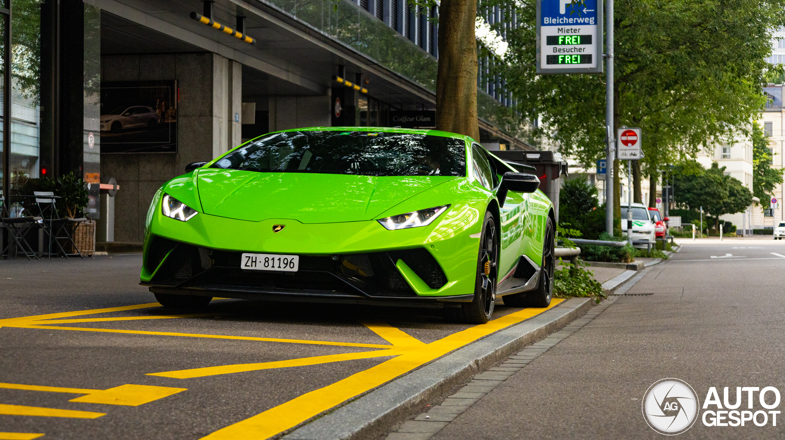 Lamborghini Huracán LP640-4 Performante