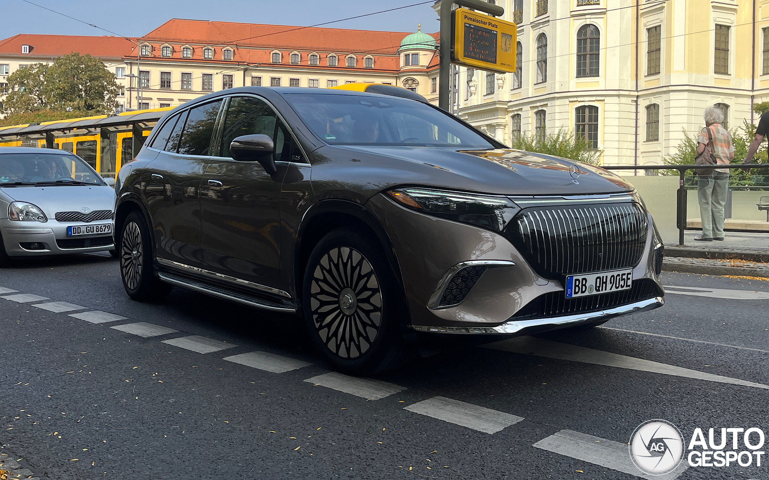 Mercedes-Maybach EQS 680 SUV