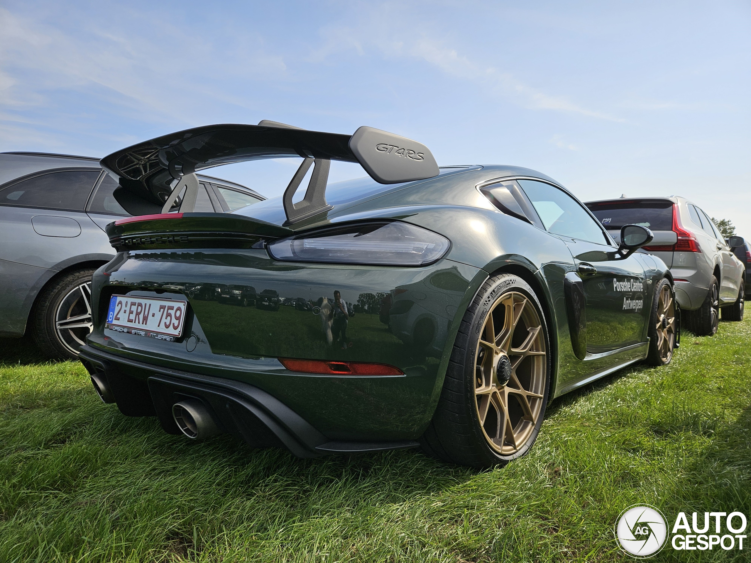 Porsche 718 Cayman GT4 RS Weissach Package