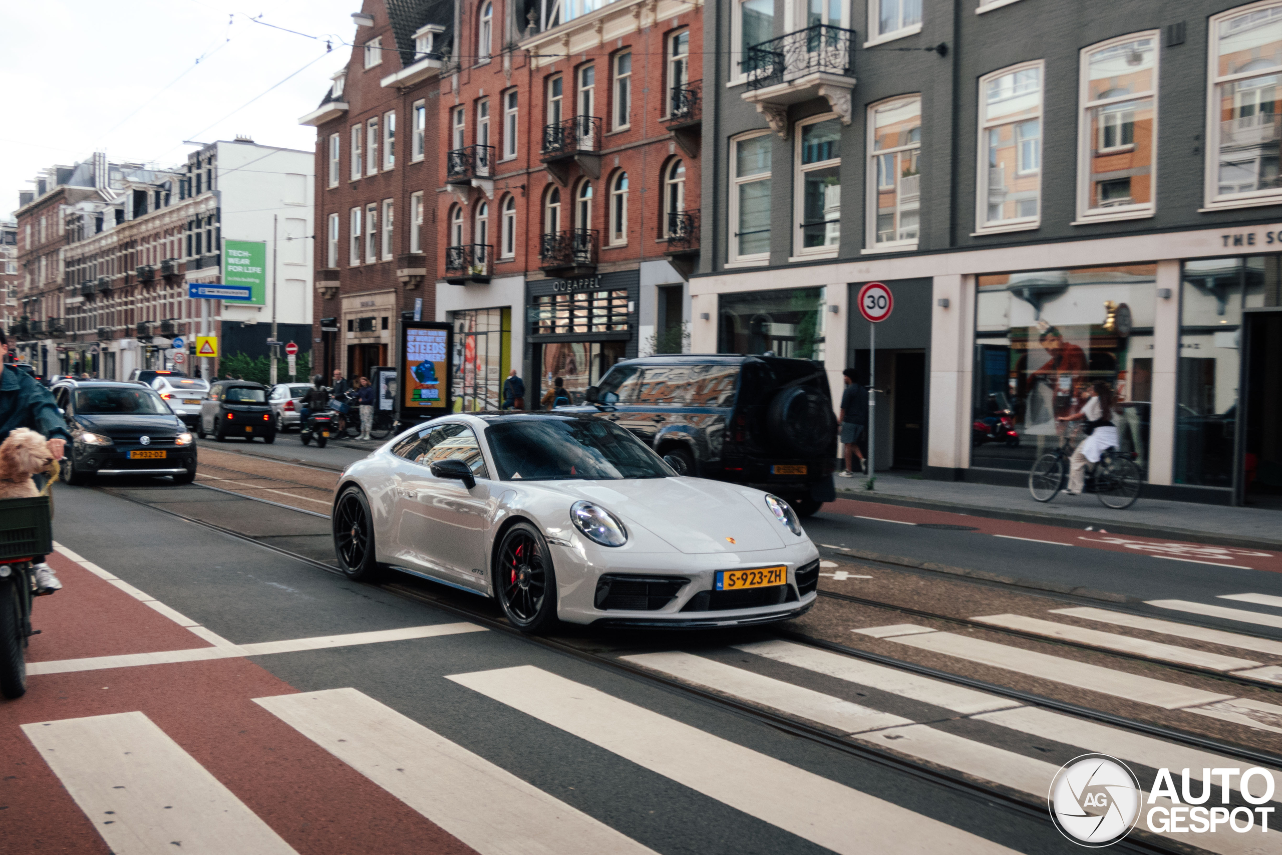 Porsche 992 Carrera 4 GTS