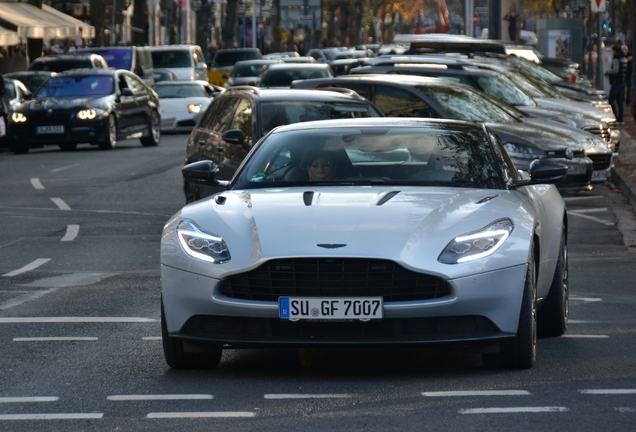 Aston Martin DB11 AMR