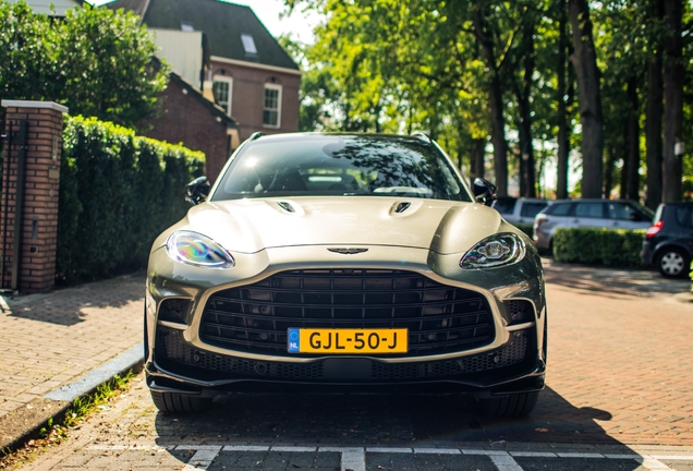 Aston Martin DBX707