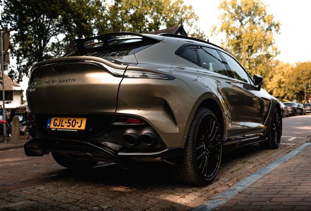 Aston Martin DBX707