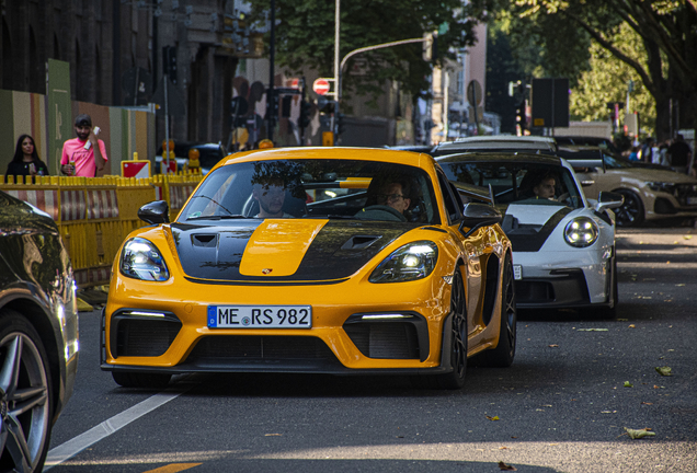 Porsche 718 Cayman GT4 RS Weissach Package