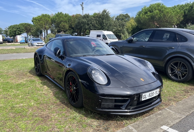 Porsche 992 Carrera 4 GTS