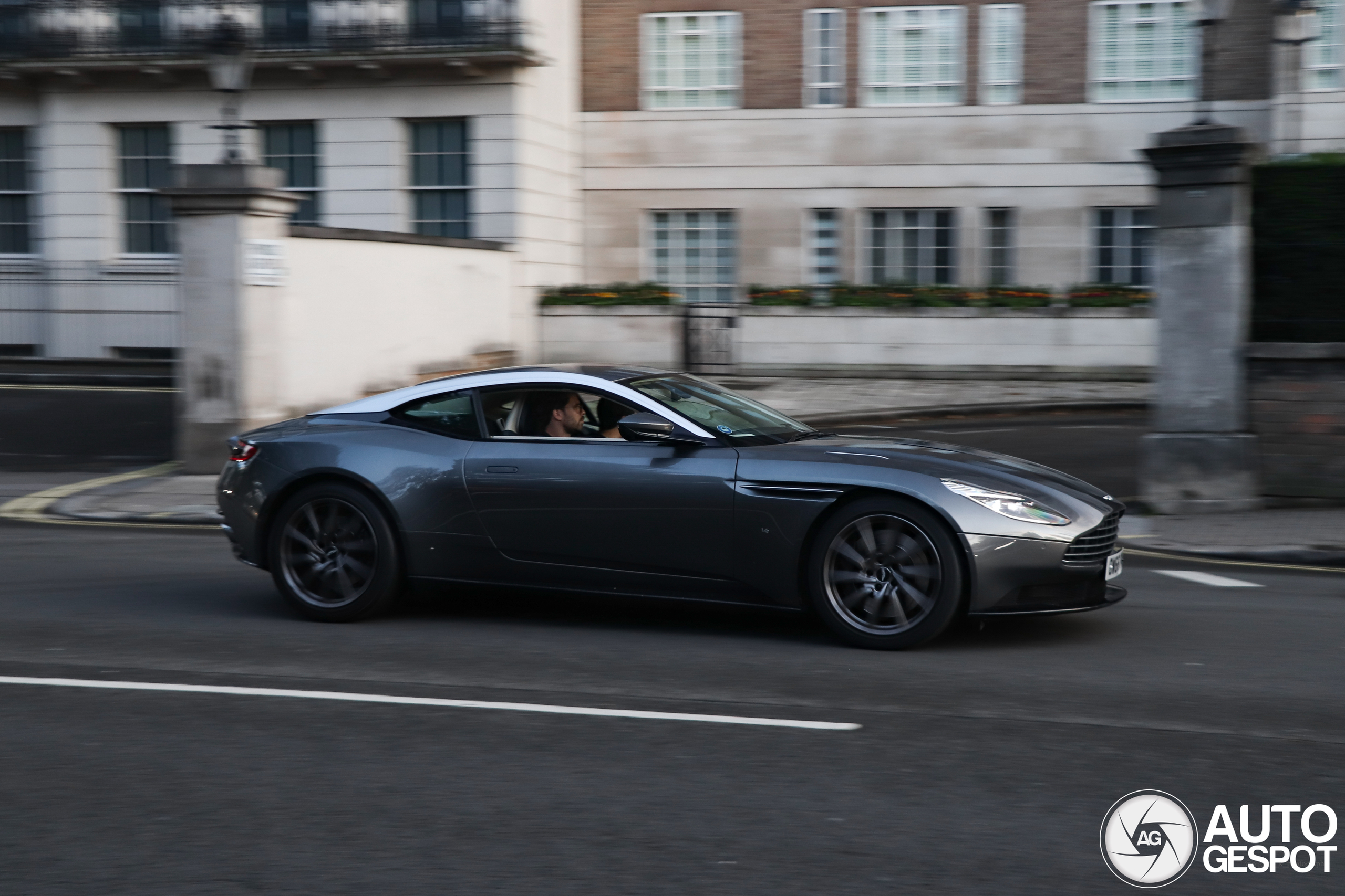 Aston Martin DB11