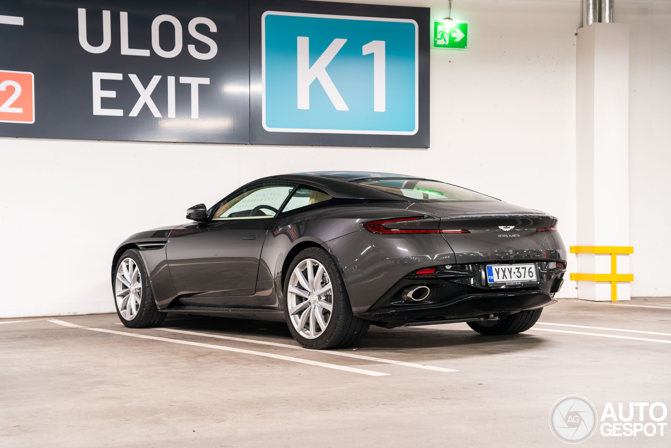 Aston Martin DB11 V8