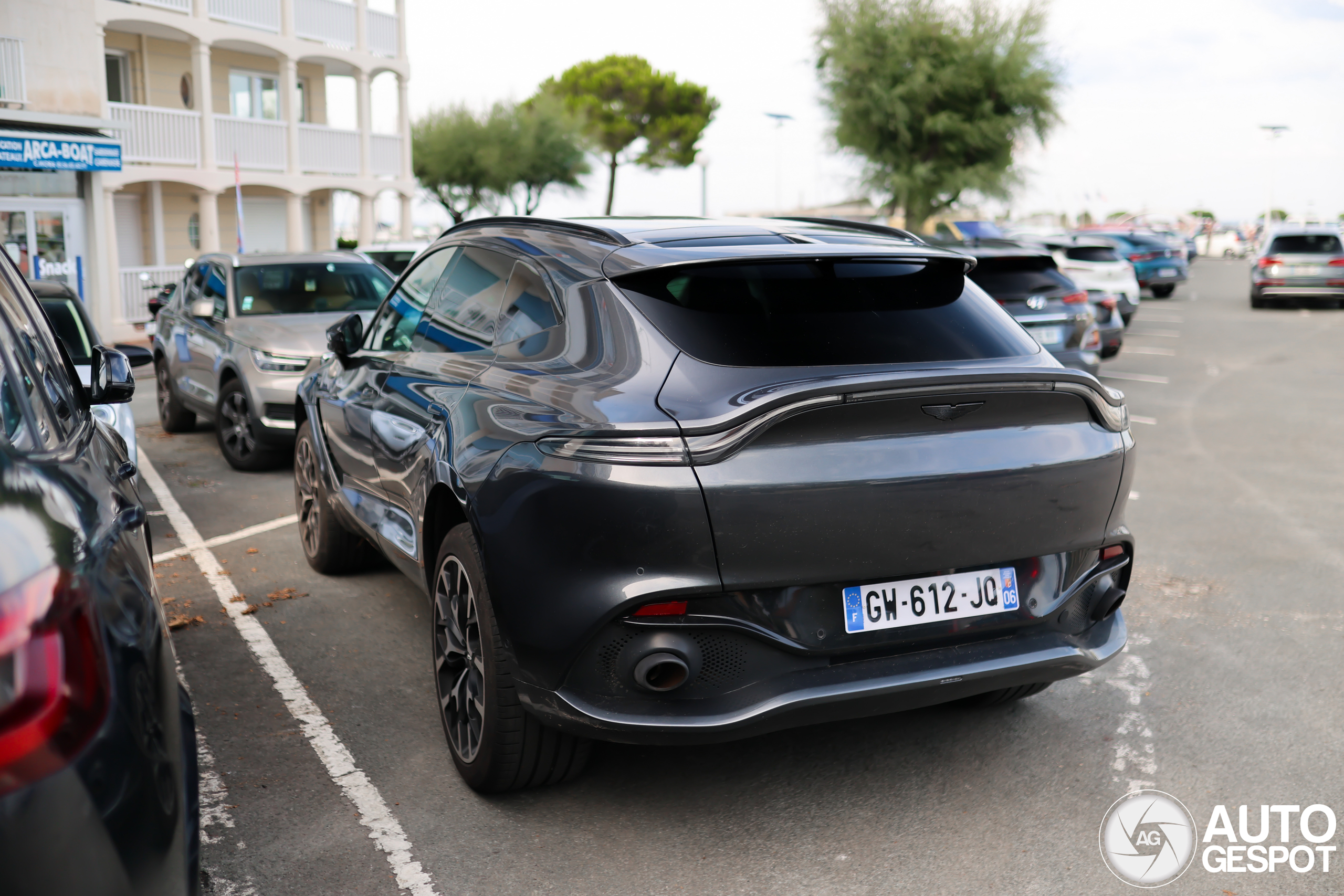 Aston Martin DBX