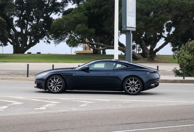 Aston Martin DB11 V8