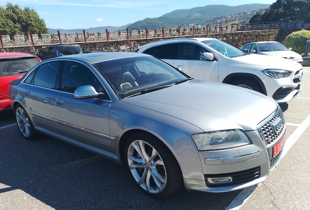 Audi S8 D3