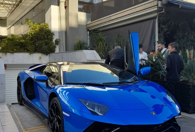 Lamborghini Aventador LP780-4 Ultimae Roadster