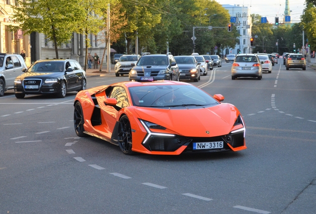 Lamborghini Revuelto