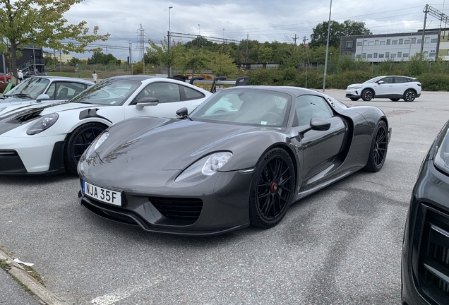 Porsche 918 Spyder Weissach Package