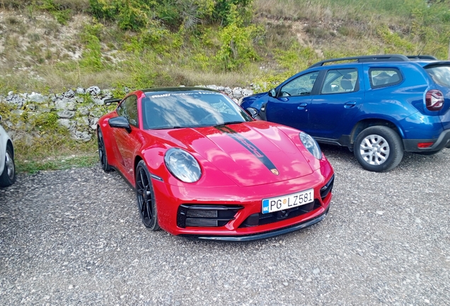 Porsche 992 Carrera 4 GTS