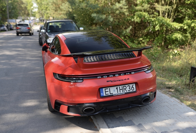 Porsche 992 Carrera 4S