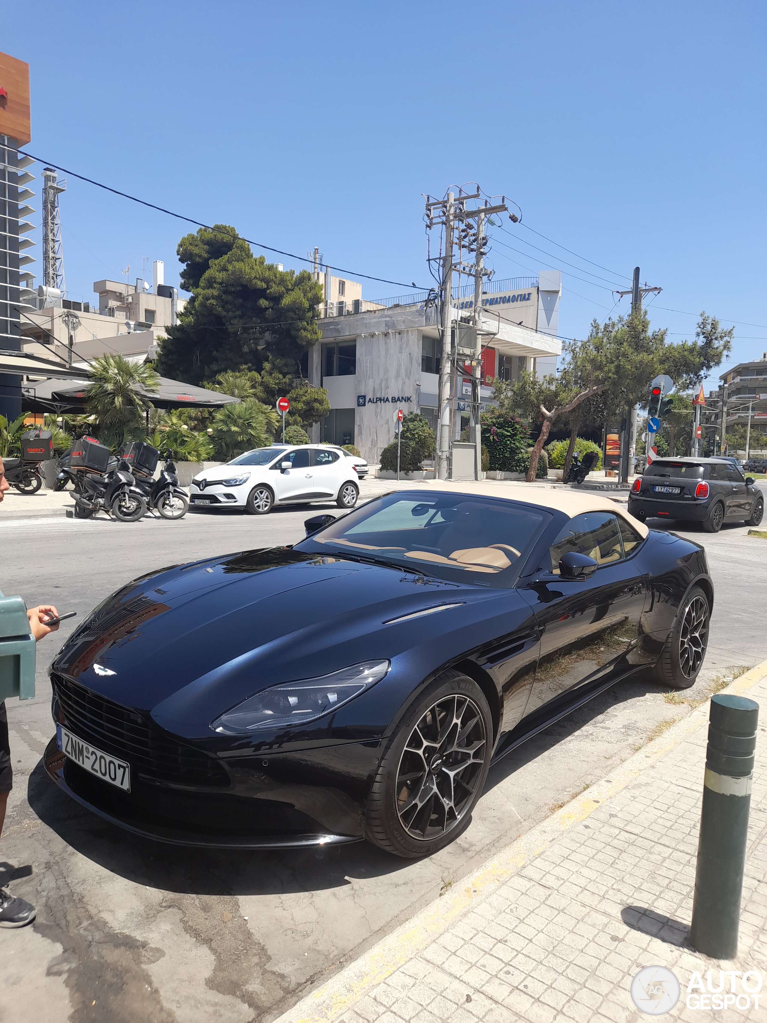 Aston Martin DB11 V8 Volante