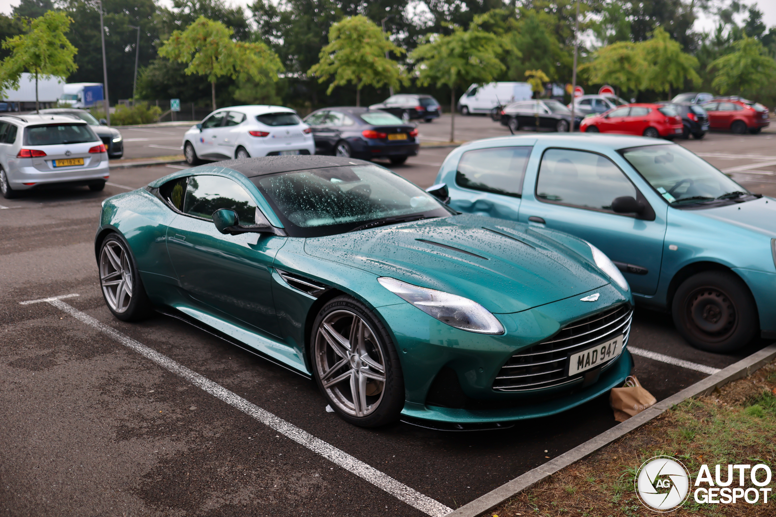 Aston Martin DB12