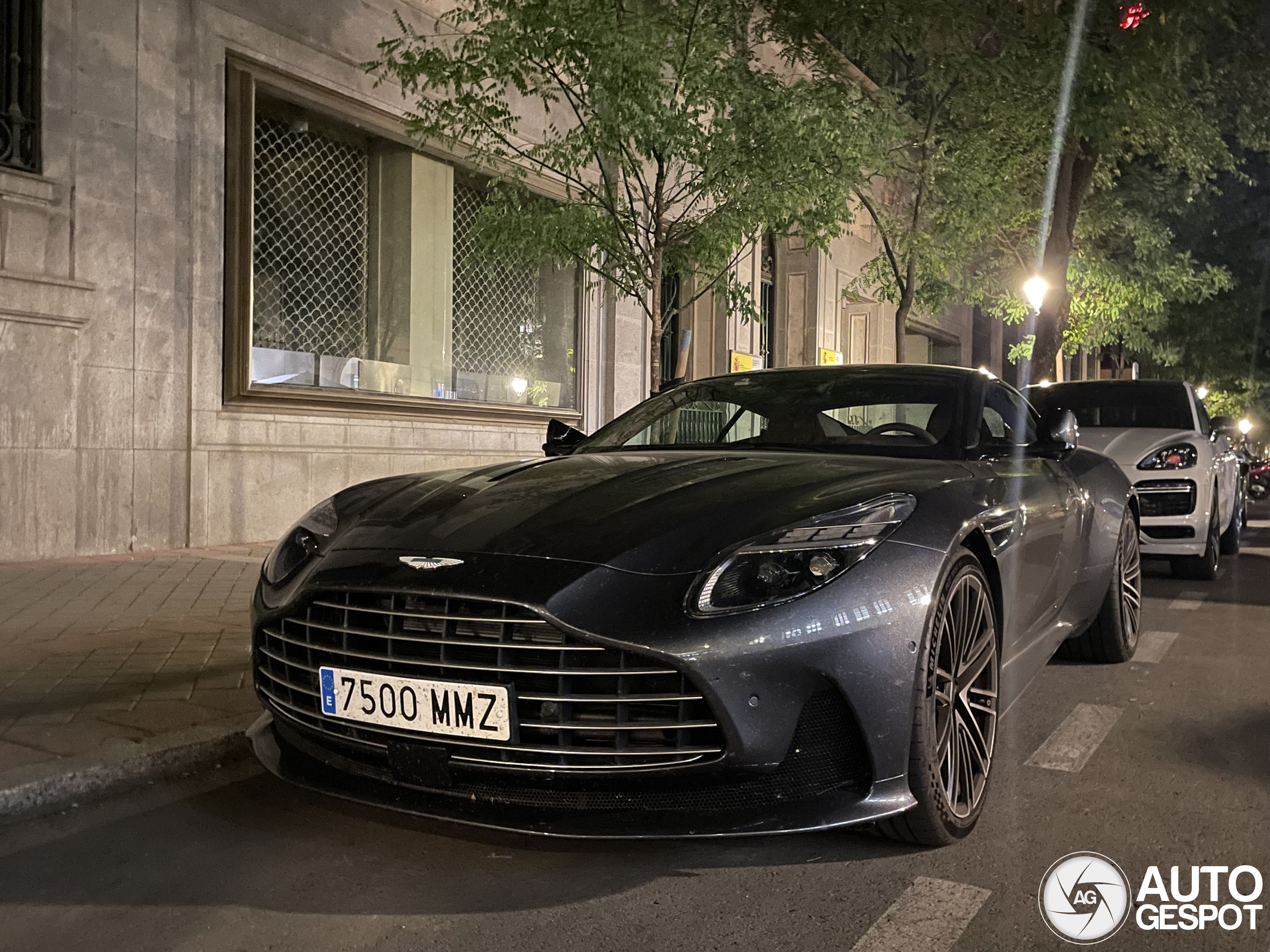 Aston Martin DB12