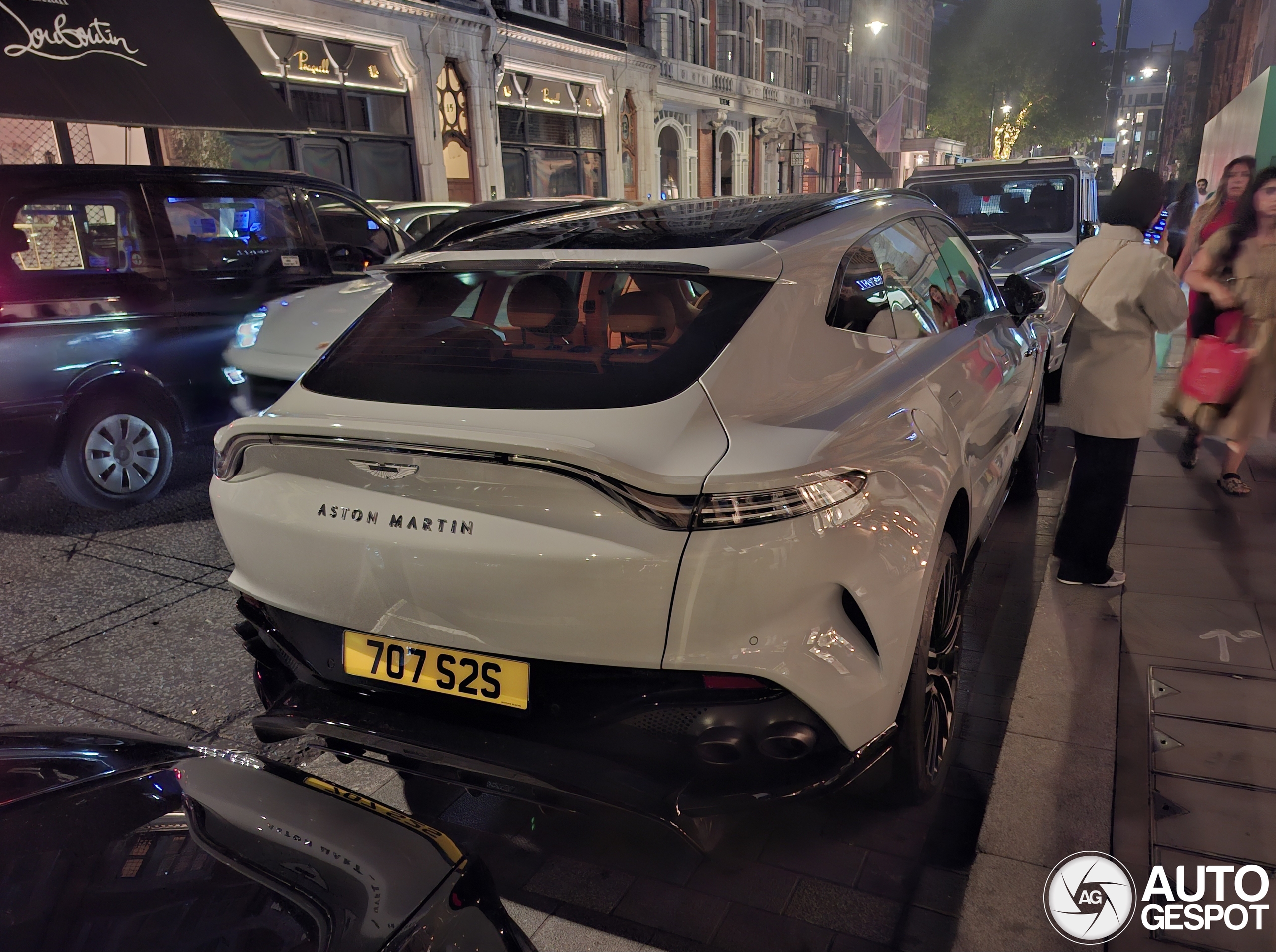 Aston Martin DBX707