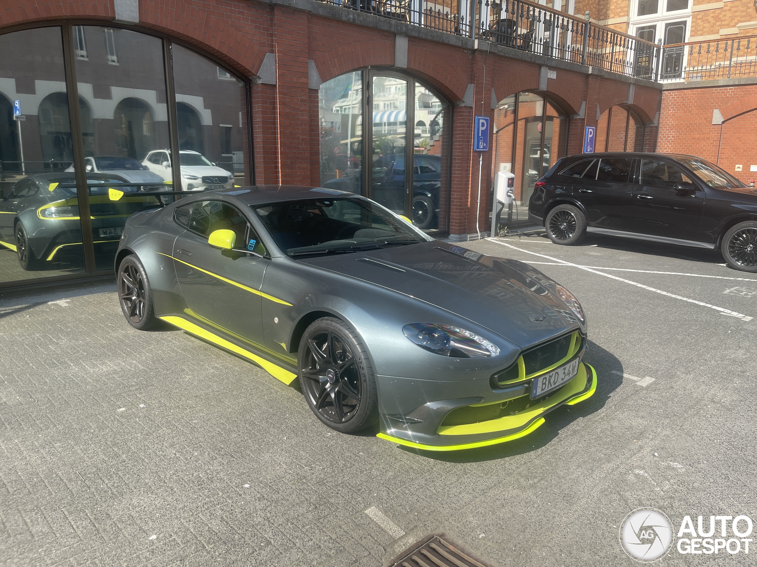 Aston Martin Vantage GT8